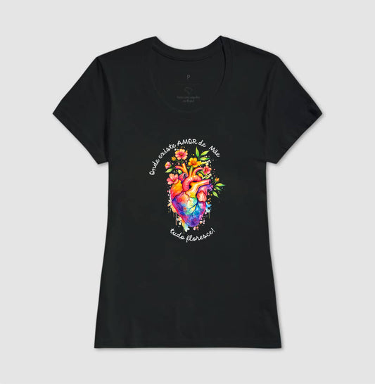 Camiseta onde existe amor de mãe, tudo floresce