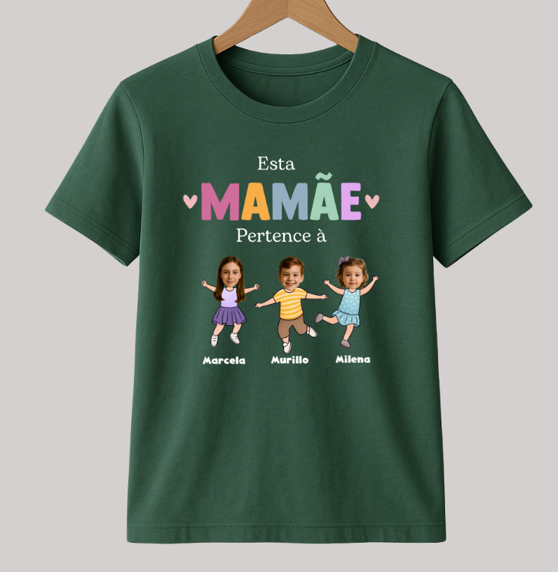 Camiseta Personalizada Mãe incrível pertence à