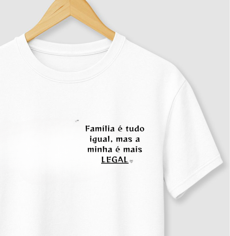 Camiseta Personalizada - Família é tudo igual, a minha é mais legal
