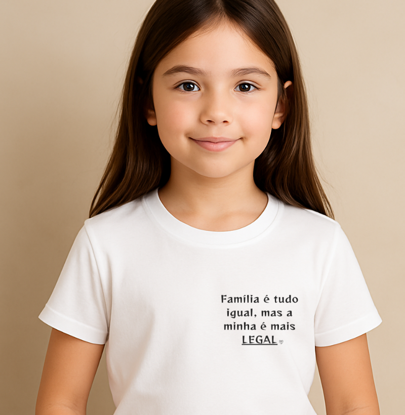 Camiseta Infantil Personalizada - Família é tudo igual, a minha é mais legal