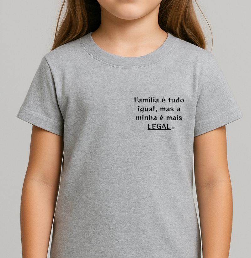 Camiseta Infantil Personalizada - Família é tudo igual, a minha é mais legal