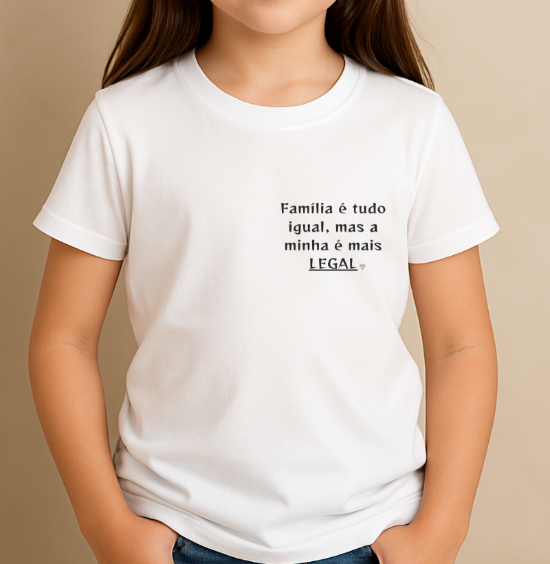 Camiseta Infantil Personalizada - Família é tudo igual, a minha é mais legal
