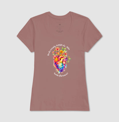 Camiseta onde existe amor de mãe, tudo floresce