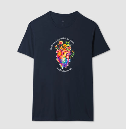 Camiseta onde existe amor de mãe, tudo floresce