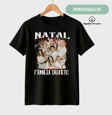 Camiseta Bootleg Personalizada Nossa Família Natal (Algodão Peruano)