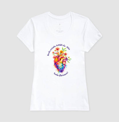 Camiseta onde existe amor de mãe, tudo floresce