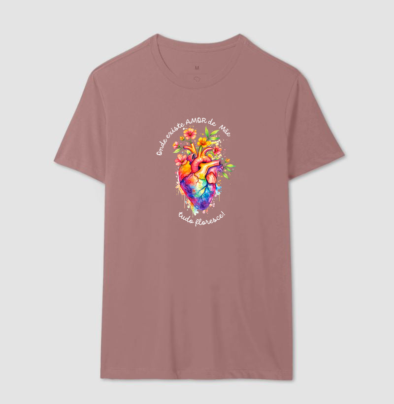 Camiseta onde existe amor de mãe, tudo floresce