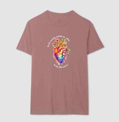 Camiseta onde existe amor de mãe, tudo floresce