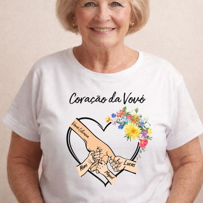 Camiseta Personalizada Coração da Vovó com as mãos dos netos