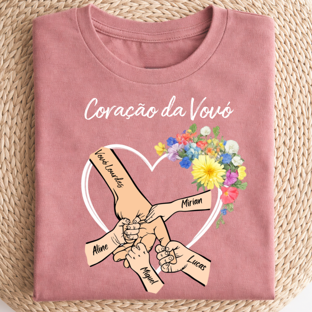 Camiseta Personalizada Coração da Vovó com as mãos dos netos