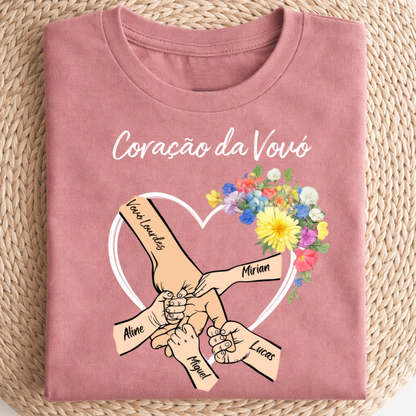 Camiseta Personalizada Coração da Vovó com as mãos dos netos