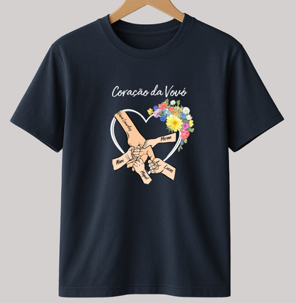 Camiseta Personalizada Coração da Vovó com as mãos dos netos