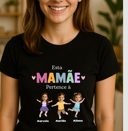 Camiseta Personalizada Mãe incrível pertence à