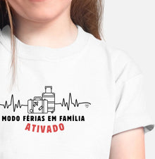 Camiseta Infantil Modo Férias em Família Ativado