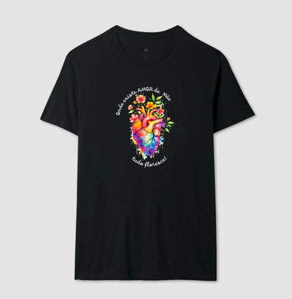 Camiseta onde existe amor de mãe, tudo floresce