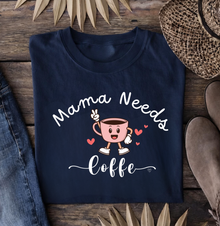 Camiseta Mãe Mama Needs Coffe